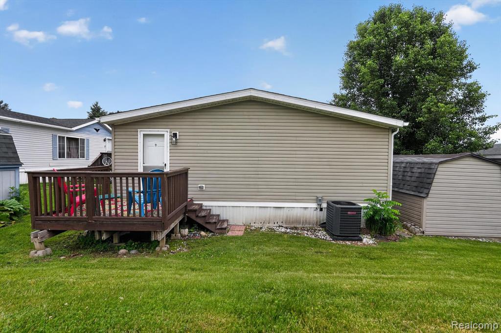 11595 Clearwater Drive, Fenton, MI 48430 — Photo 40