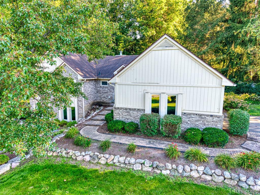 9516 Placid Way, Howell, MI 48843 — Photo 6