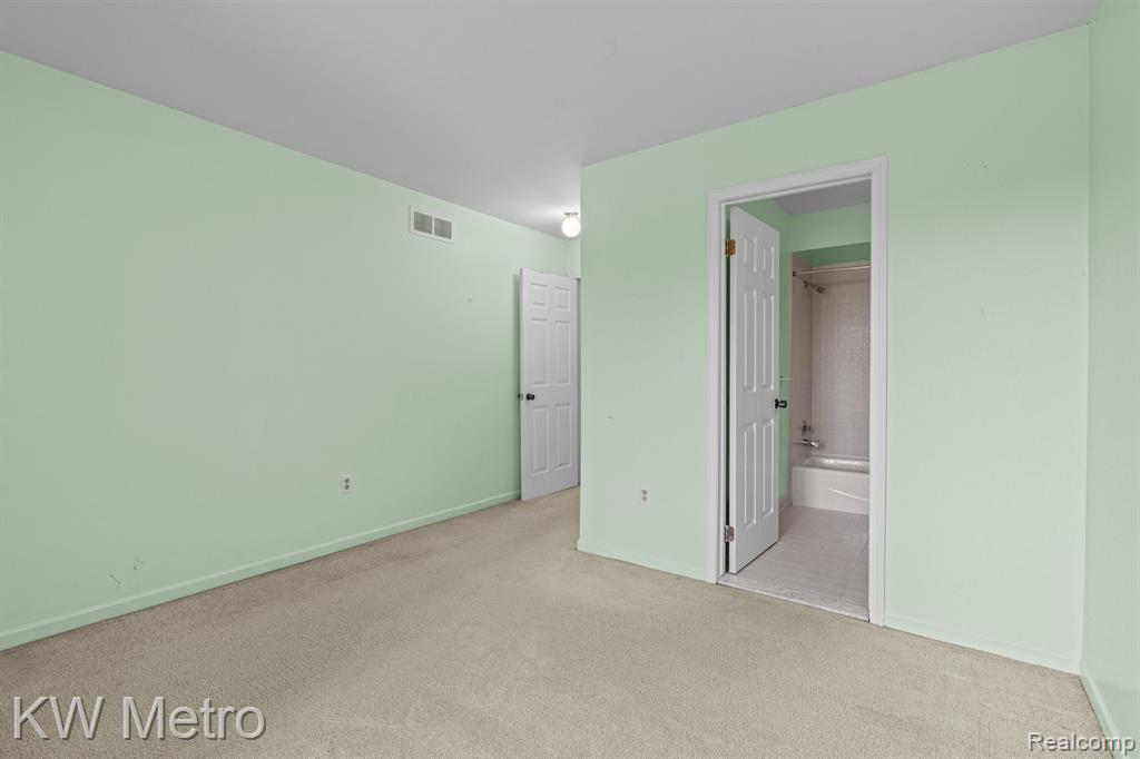 29263 W CHANTICLEER Drive, Southfield, MI 48034 — Photo 29