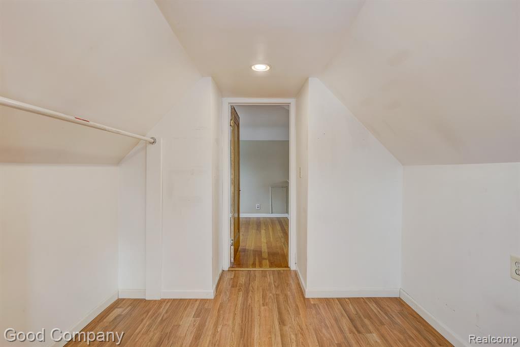 8460 Kenberton Drive, Oak Park, MI 48237 — Photo 34