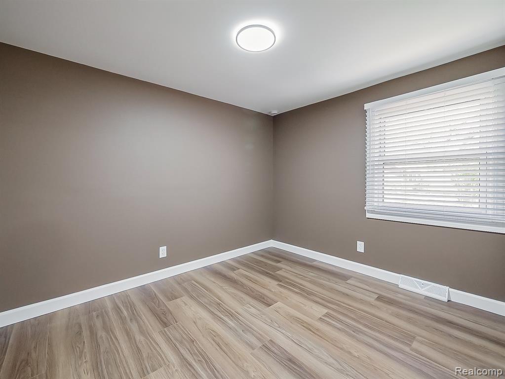 9650 Cooley Lake Road, White Lake, MI — Photo 14