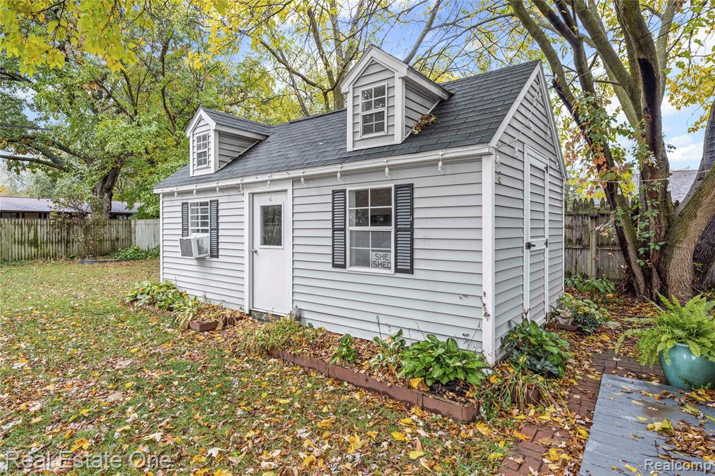 881 Tyrone Avenue, Waterford, MI 48328 — Photo 31