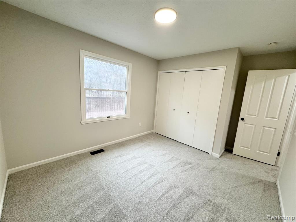 562 HALF ACRE Drive, Milford, MI 48380 — Photo 13