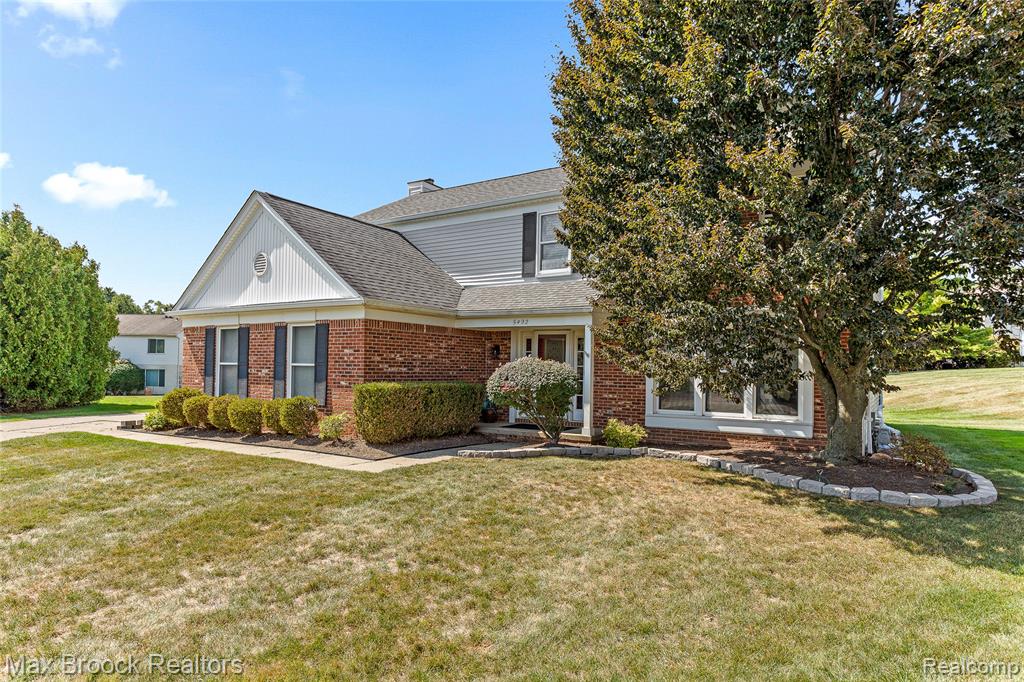 5492 Charrington Court, West Bloomfield, MI 48324 — Photo 3