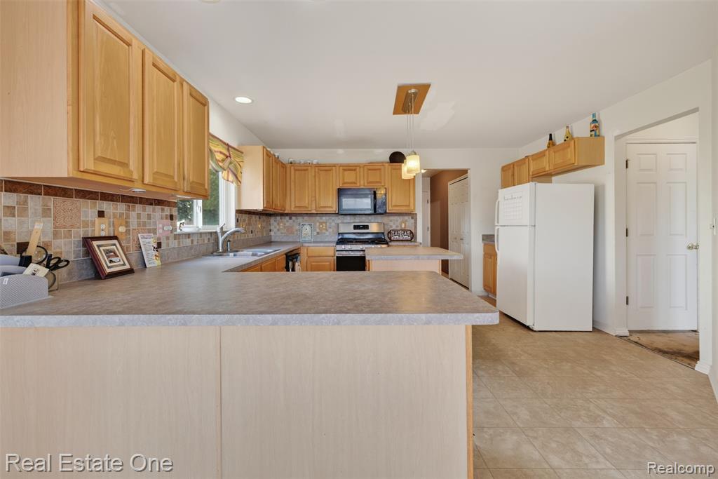 510 Boulder Lake Drive, Oxford, MI 48371 — Photo 18
