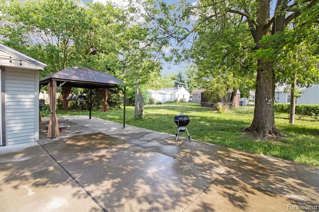 8025 Mayfair Street, Taylor, MI 48180 — Photo 33