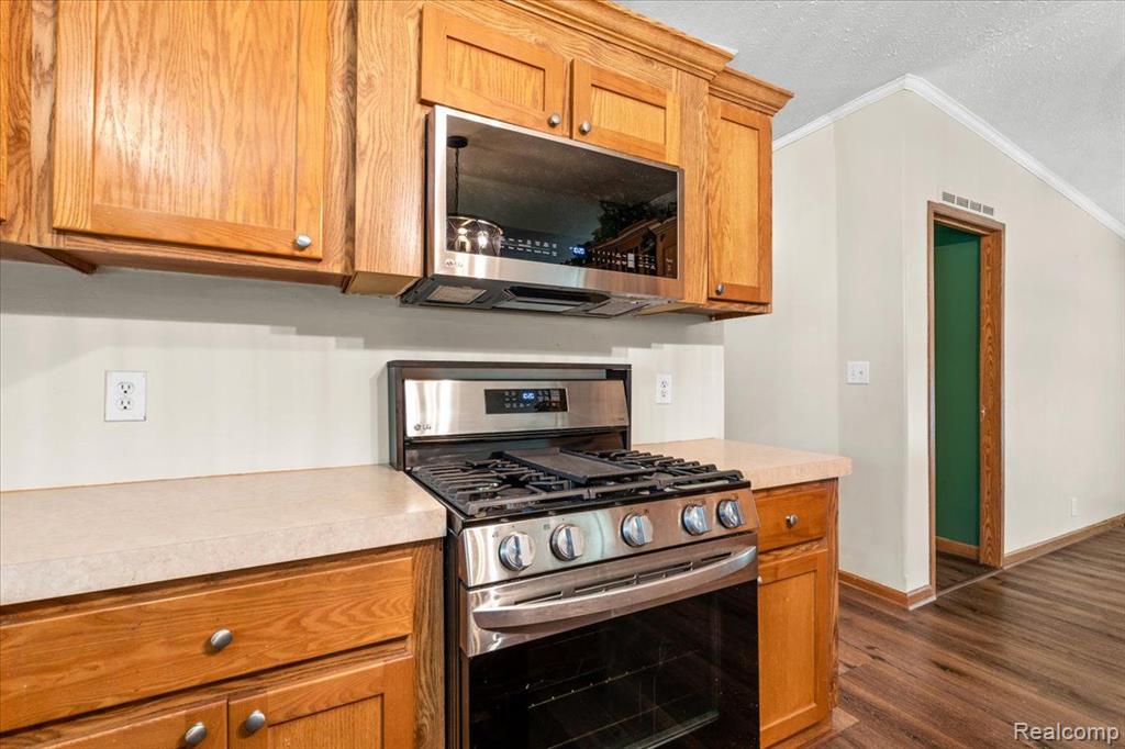 11018 WOODLAND RIDGE, South Lyon, MI 48178 — Photo 9