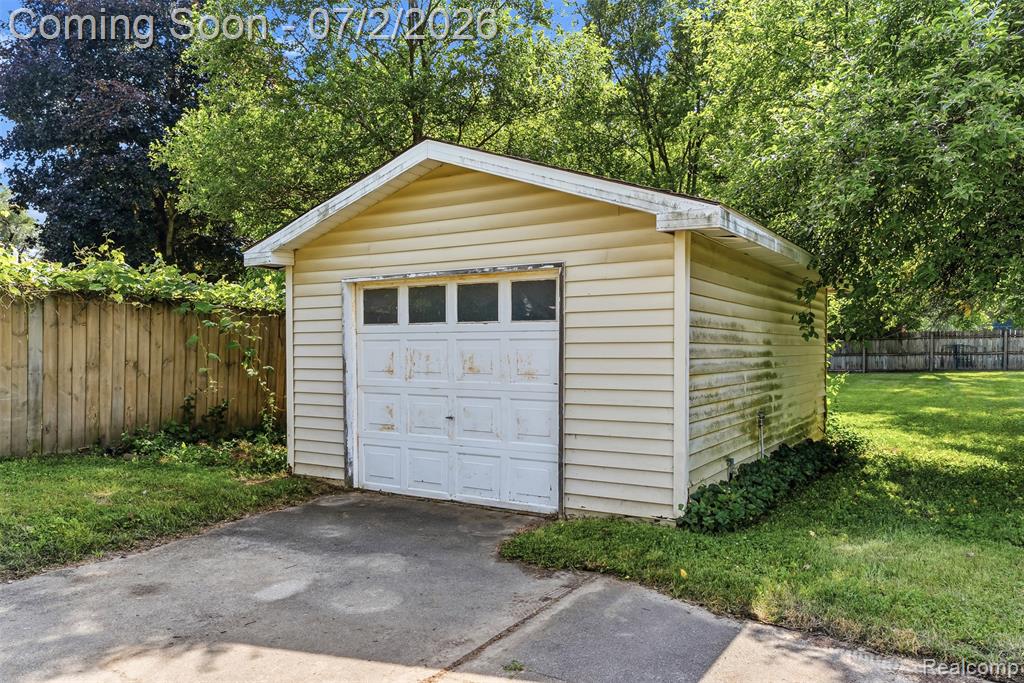 305 East Road, Holly, MI 48442 — Photo 36