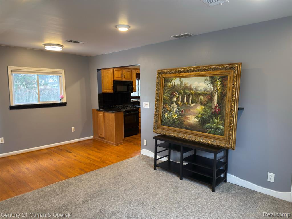 8320 Robindale Avenue, Dearborn Heights, MI 48127 — Photo 11