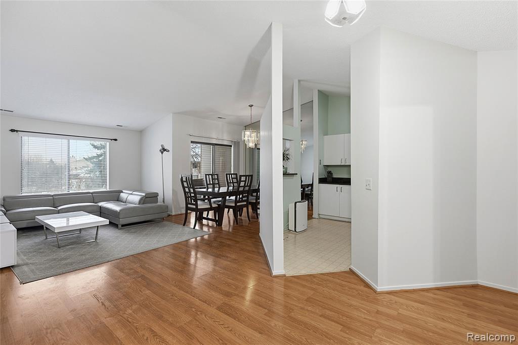 6700 Ridgefield Circle, 201, West Bloomfield, MI — Photo 4