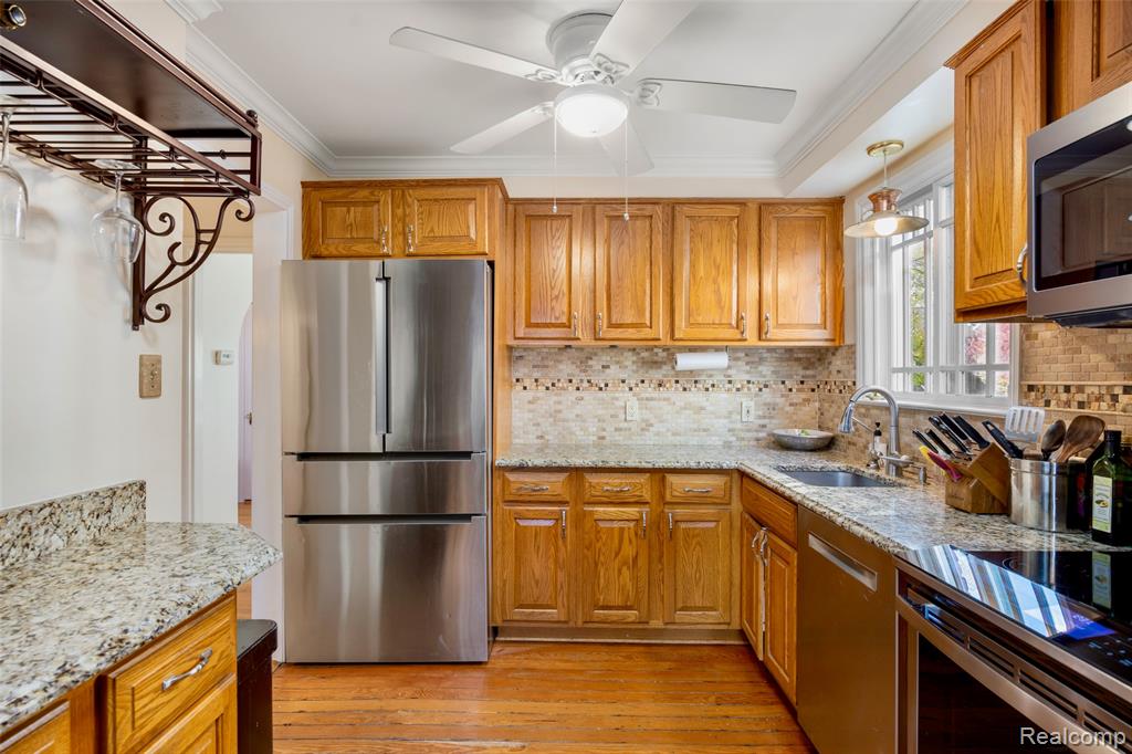 872 University Place, Grosse Pointe, MI 48230 — Photo 12