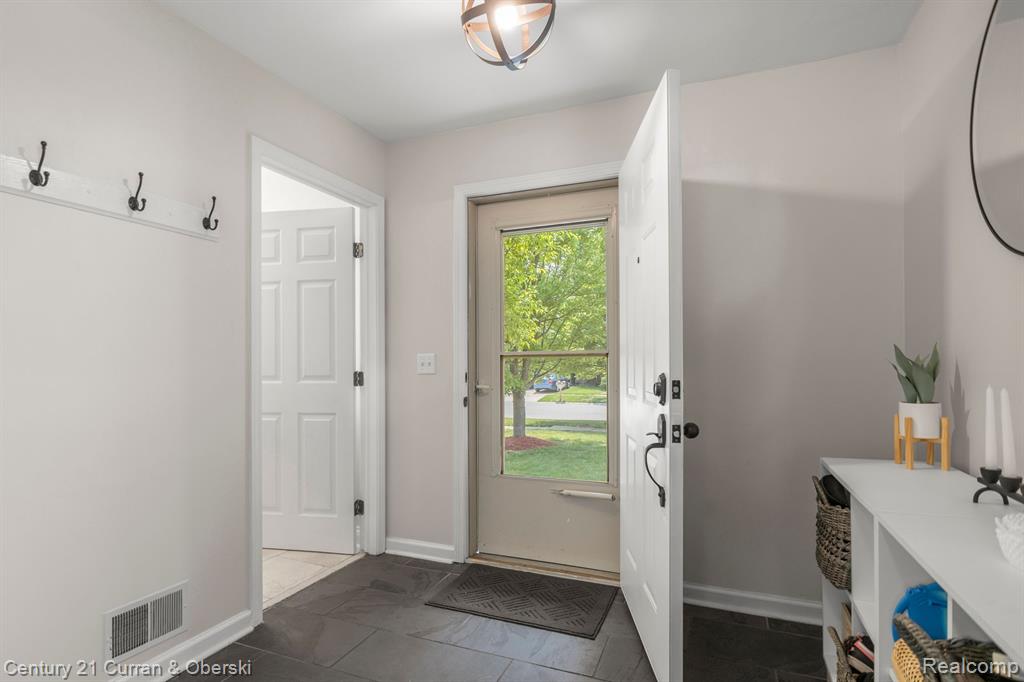 8611 BARRINGTON Drive, Ypsilanti, MI 48198 — Photo 4