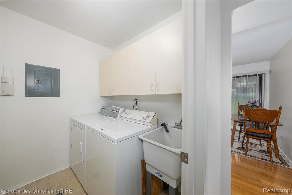 36972 Dartmoor Drive, Farmington Hills, MI 48331 — Photo 18