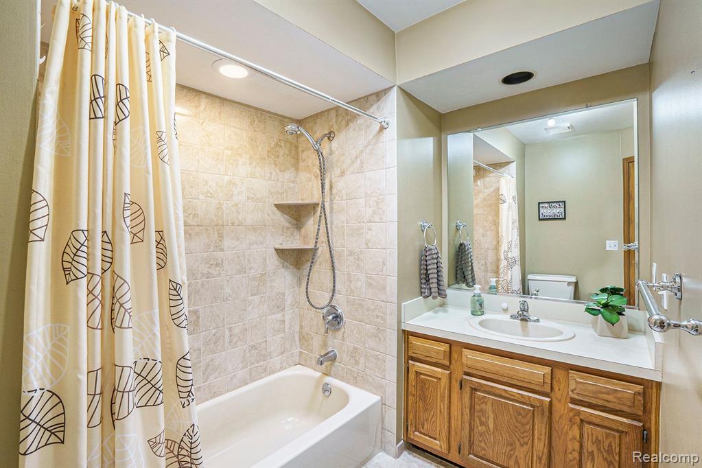 845 HEMINGWAY Road, Lake Orion, MI 48362 — Photo 11
