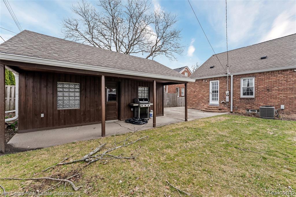 1525 Hollywood Avenue, Grosse Pointe Woods, MI 48236 — Photo 21