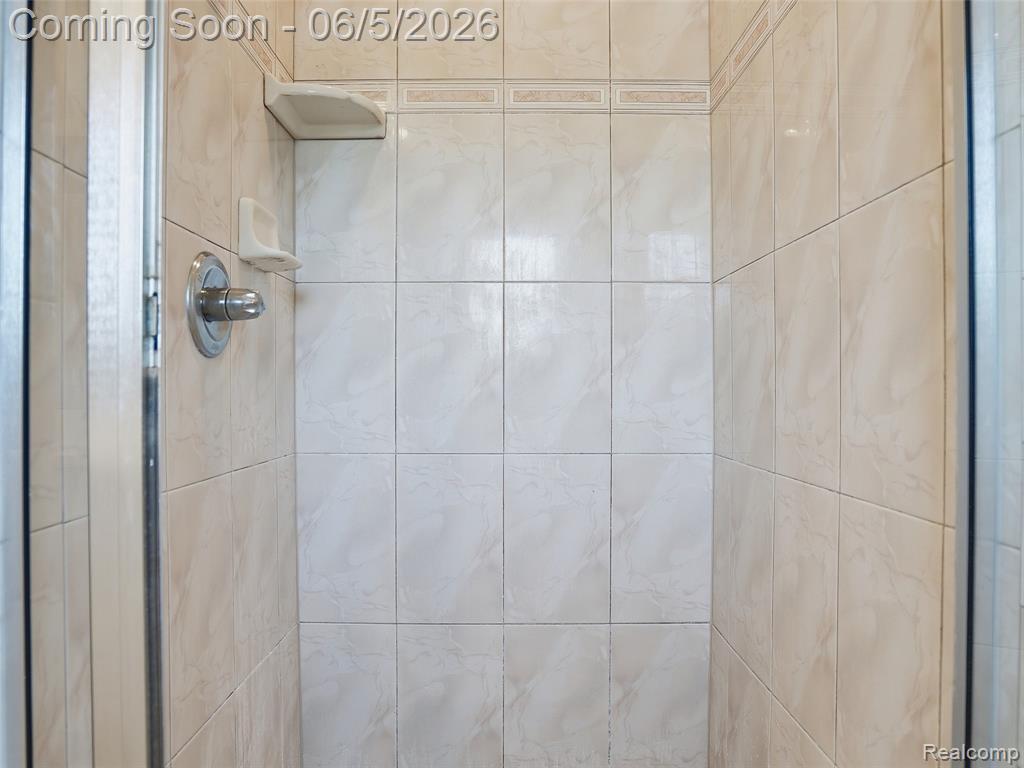 47289 Robins Nest Drive, Utica, MI 48315 — Photo 37