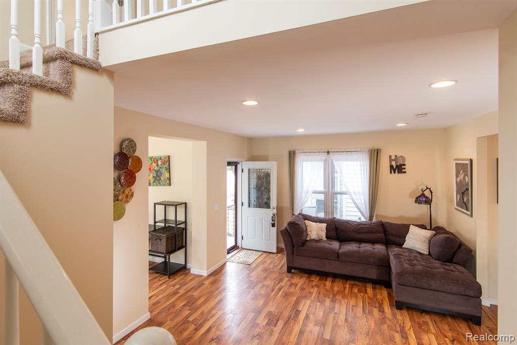 611 PLUM Street, Wyandotte, MI 48192 — Photo 7