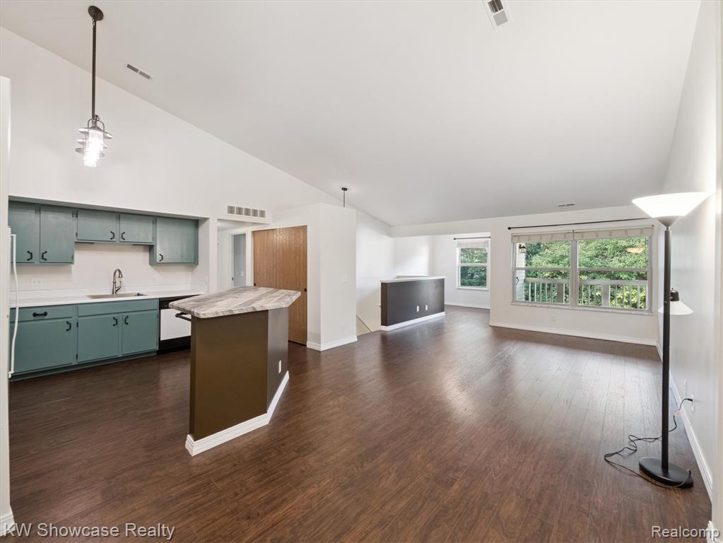 61011 Greenwood Drive, South Lyon, MI 48178 — Photo 8