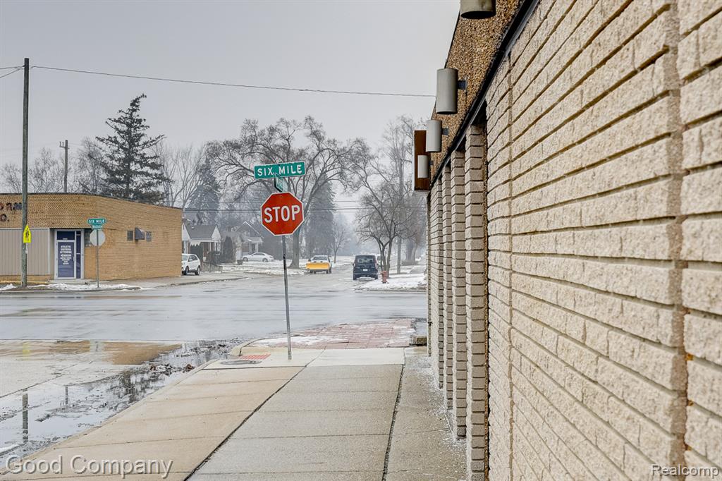 26095 W 6 Mile Road, Redford, MI, 48240