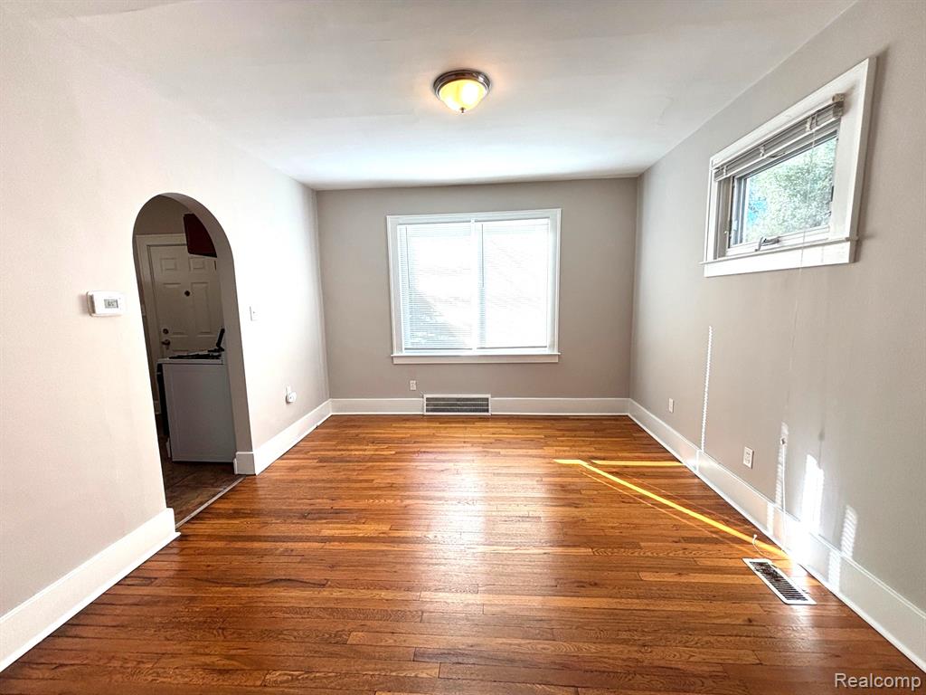 536 E Jarvis Avenue, Hazel Park, MI 48030 — Photo 4