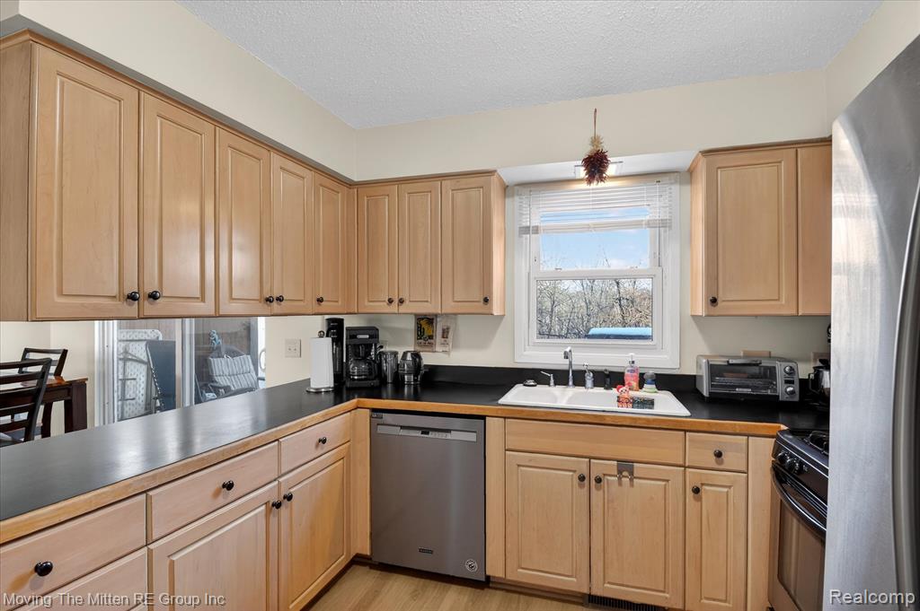 13153 Lake Point Boulevard, Belleville, MI 48111 — Photo 12