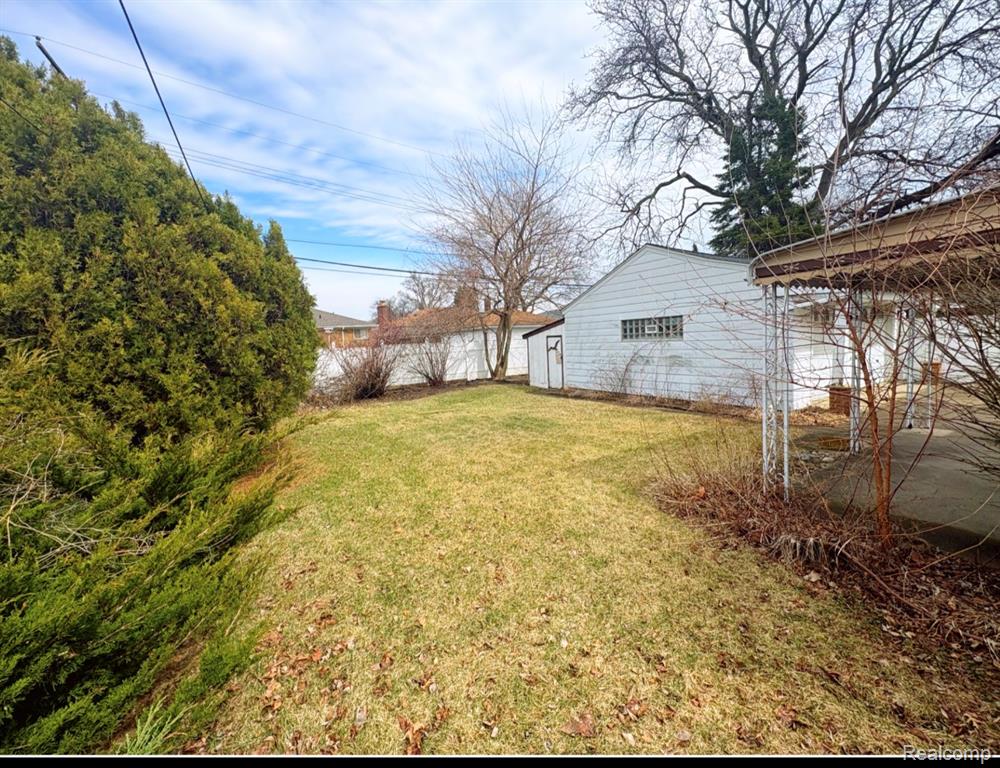 17619 Sprenger Avenue, Eastpointe, MI 48021 — Photo 24