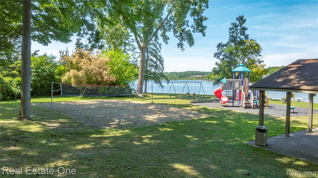 7400 Biscayne Avenue, White Lake, MI 48383 — Photo 43