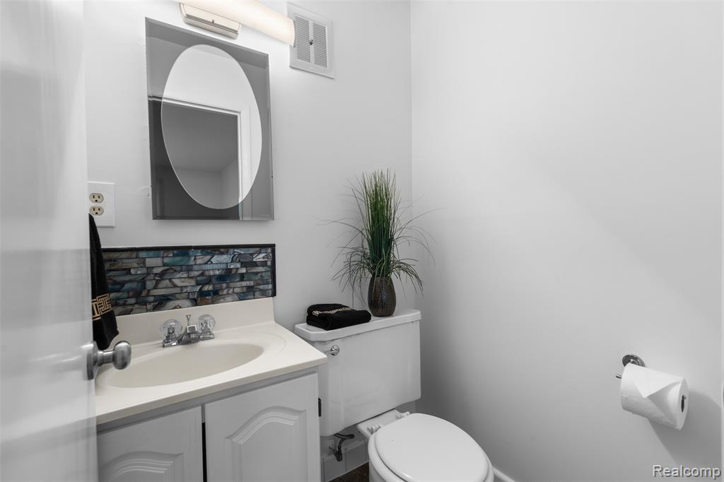 946 N Adams Road, 2, Birmingham, MI 48009 — Photo 17