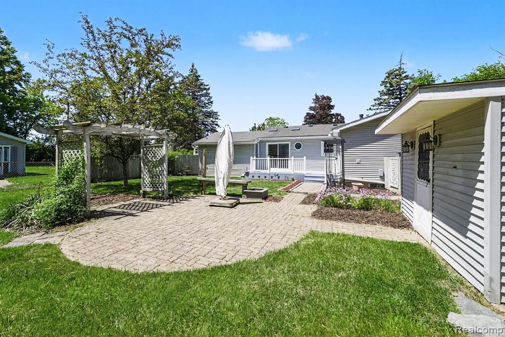 4023 S Genesee Road, Grand Blanc, MI 48439 — Photo 38