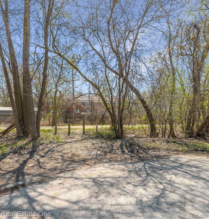 2265 Maddy Lane, Keego Harbor, MI 48320 — Photo 34