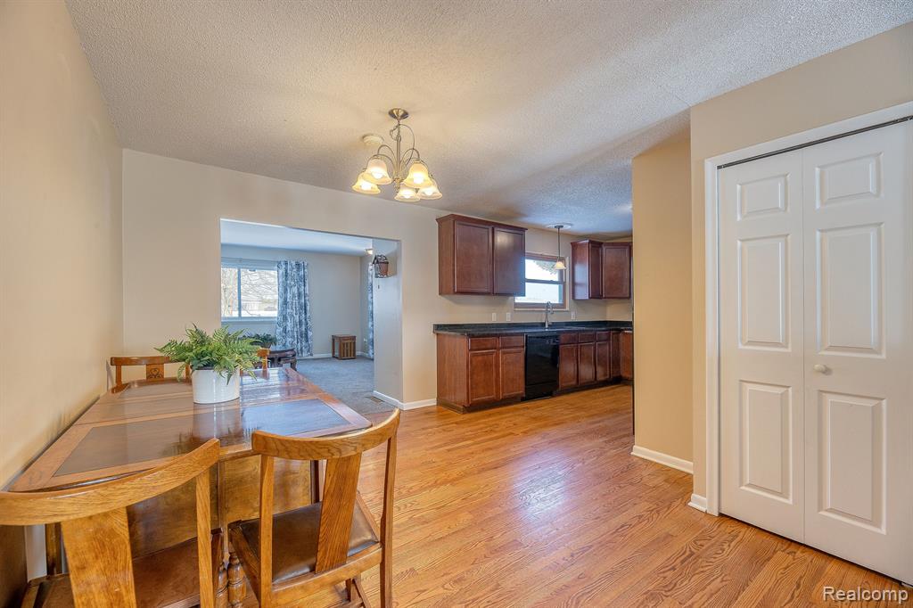 5123 MILL WHEEL Drive, Grand Blanc, MI 48439 — Photo 8