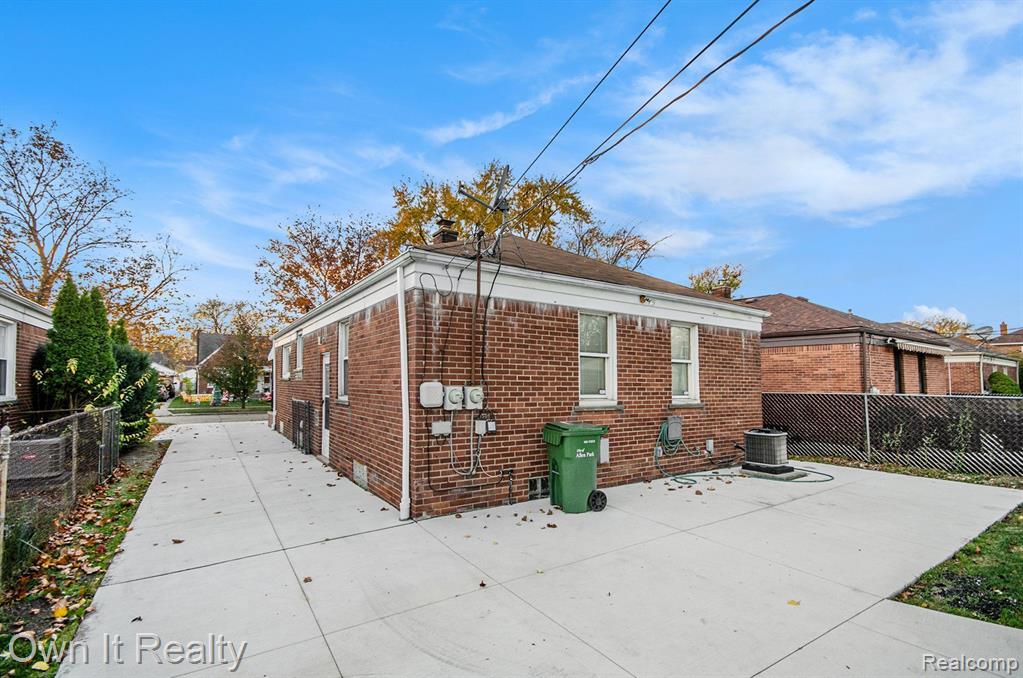 9715 STERLING Avenue, Allen Park, MI 48101 — Photo 20