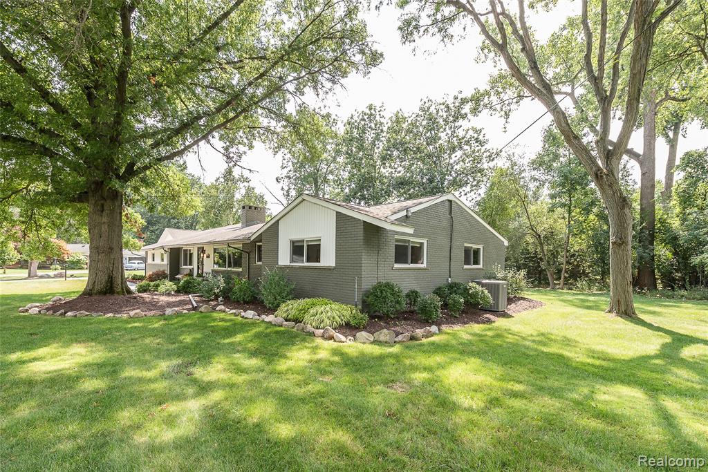 4990 Broomfield Lane, West Bloomfield, MI — Photo 58