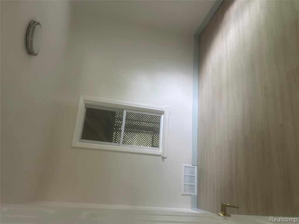 552 N Harris Road, Ypsilanti, MI 48198 — Photo 9
