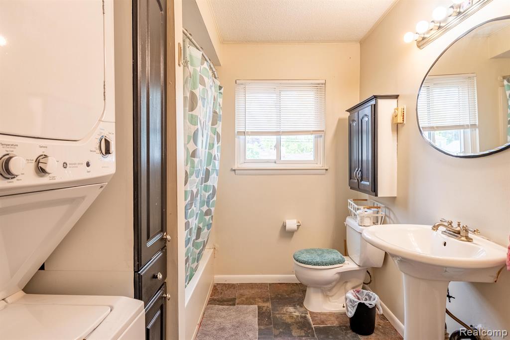 5291 HIGHLAND Road, 204, Waterford, MI 48327 — Photo 16
