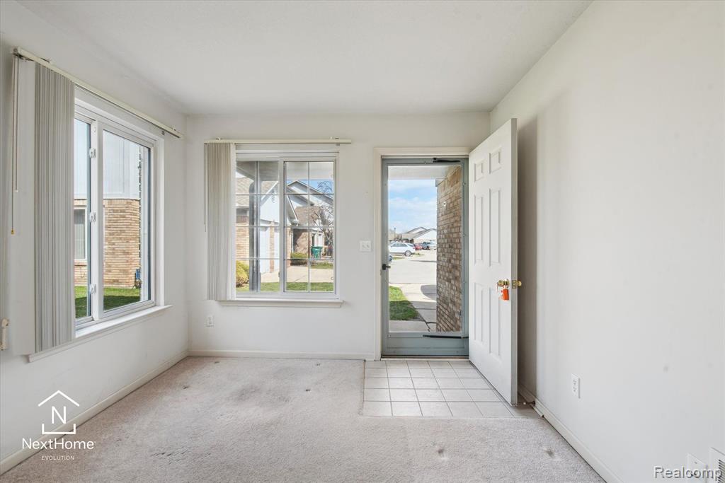 23490 READING, Trenton, MI 48183 — Photo 4