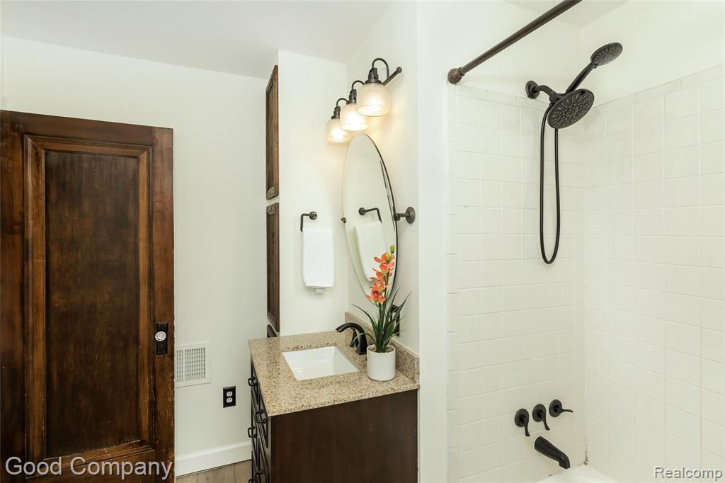 717 W 12 Mile Road, Royal Oak, MI 48073 — Photo 28