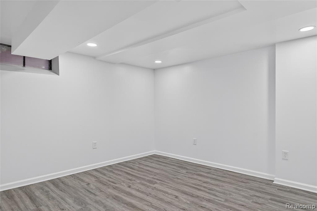 8664 Louise Avenue, Allen Park, MI 48101 — Photo 37