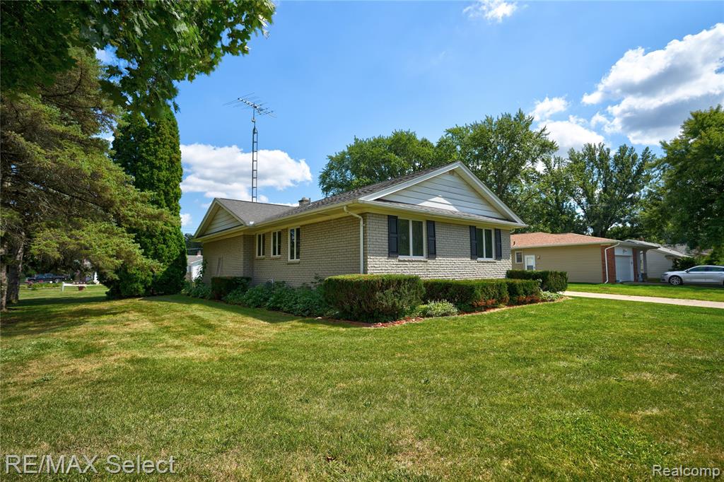 4437 Stoney Ridge Road, Flint, MI 48507 — Photo 2