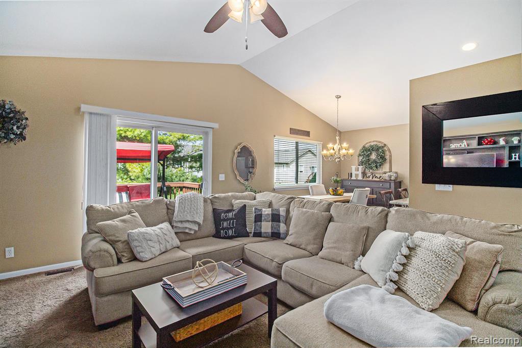 10177 Hawthorne Ridge Road, Goodrich Vlg, MI — Photo 5