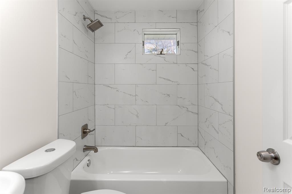 291 ALMONT Avenue, Almont, MI 48003 — Photo 16