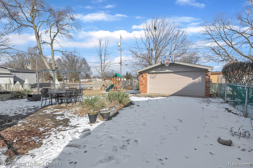 8906 E DEBORAH, Livonia, MI 48150 — Photo 5