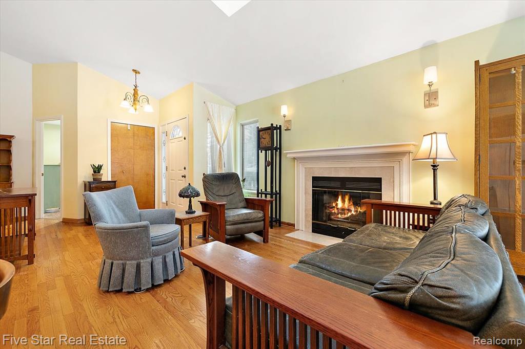 6586 Pontiac Lake Road, 1, Waterford, MI 48327 — Photo 15