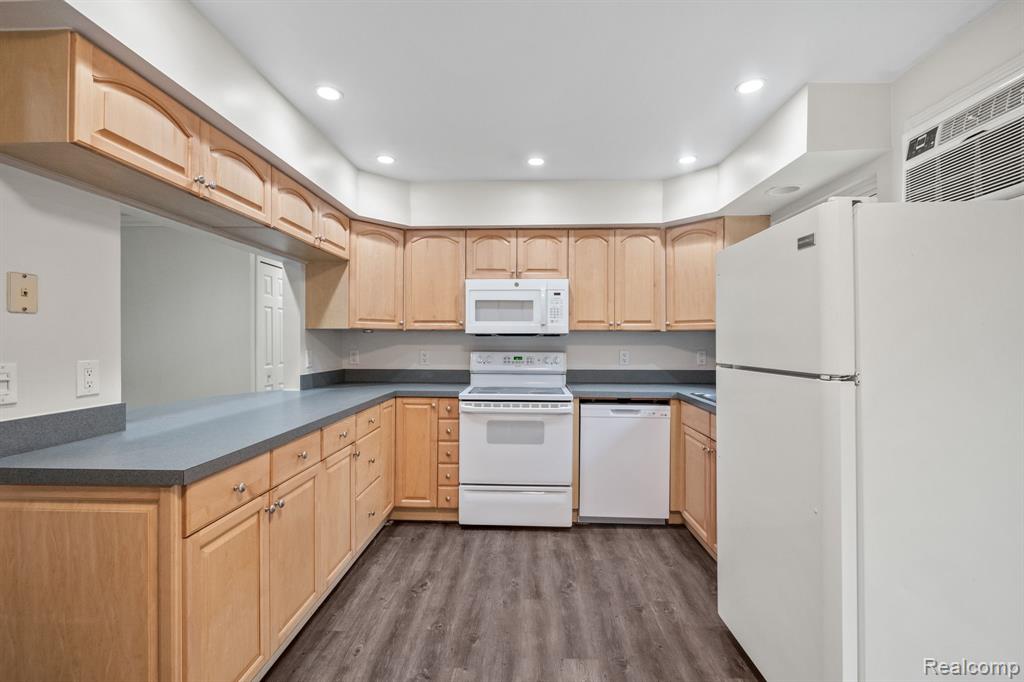 96 Village Court, Ortonville, MI 48462 — Photo 9