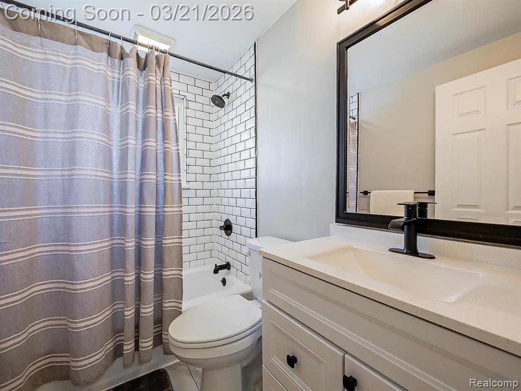 5208 Latimer Street, West Bloomfield, MI 48324 — Photo 19