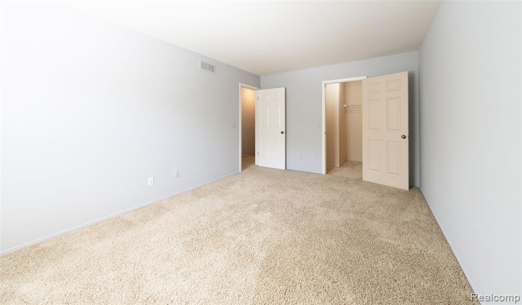 7613 Woodview Drive, 46, Waterford, MI 48327 — Photo 9