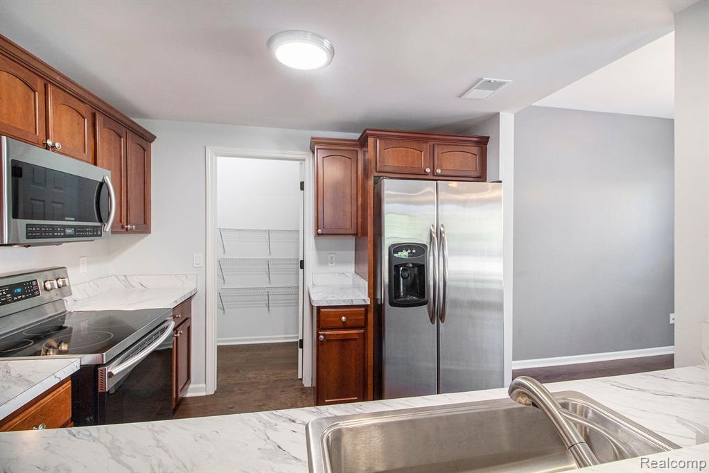 308 Cherry Stone Drive, Canton, MI 48188 — Photo 9