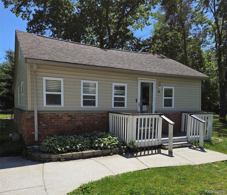 941 Burlingham Street, Oxford, MI 48371 — front exterior