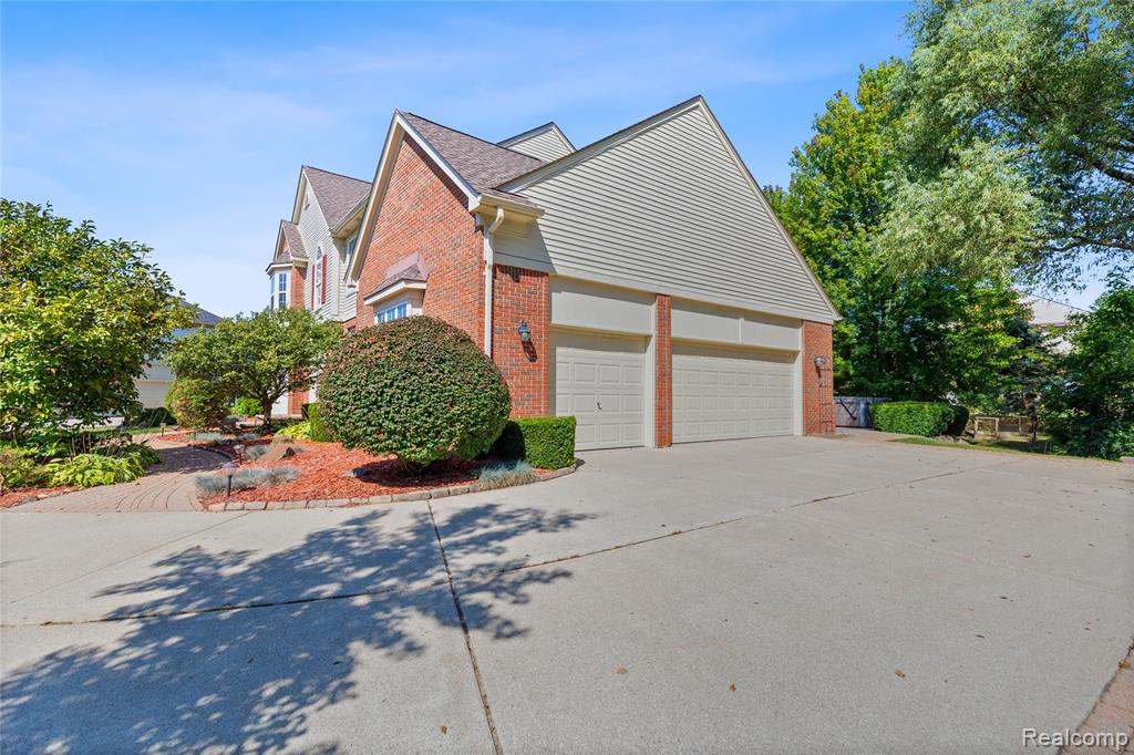 4360 Carriage Hill Court, Oakland, MI 48306 — Photo 59