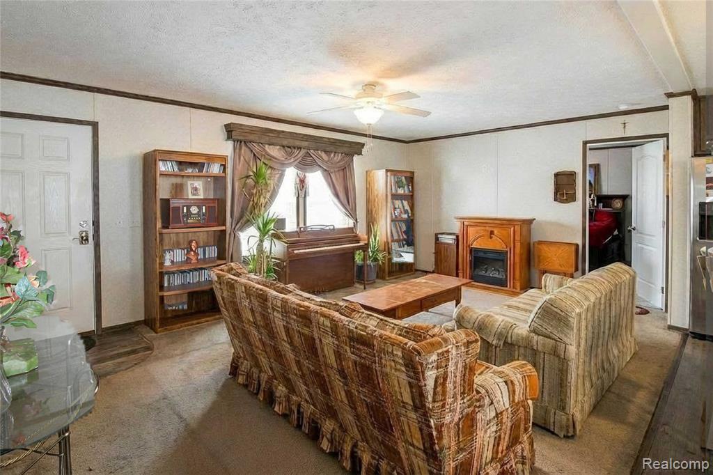 25843 Loudon, Brownstown, MI 48134 — Photo 3